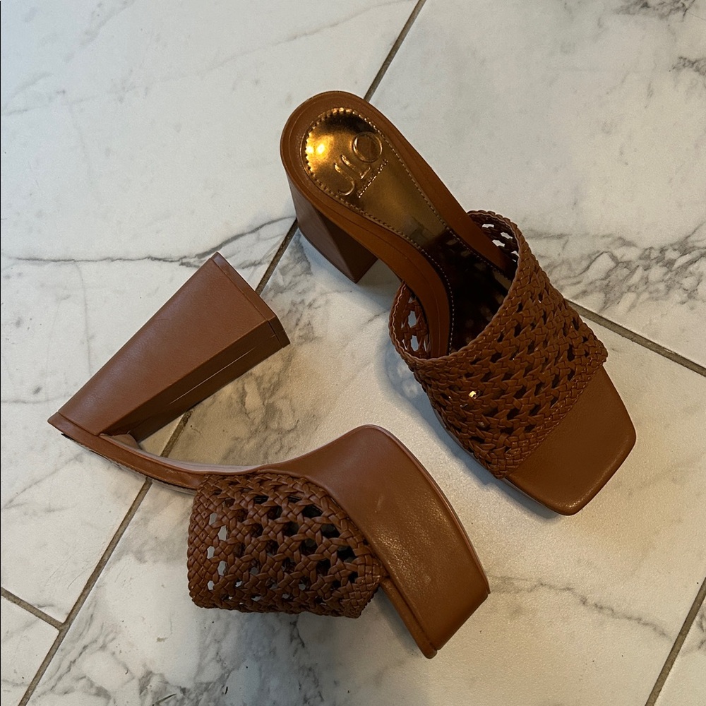 Jennifer Lopez Platform Heel Sandals